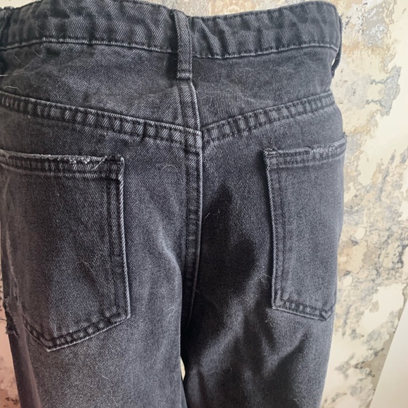 DISTRESSED HIGH WAISTED “MOM” JEANS - Picture 6 of 6